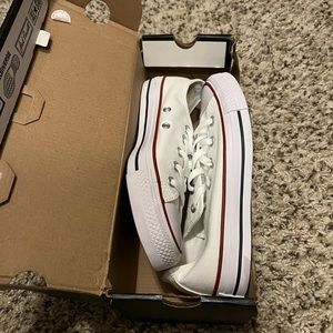 White converse size 6 women’s brand new in box never worn